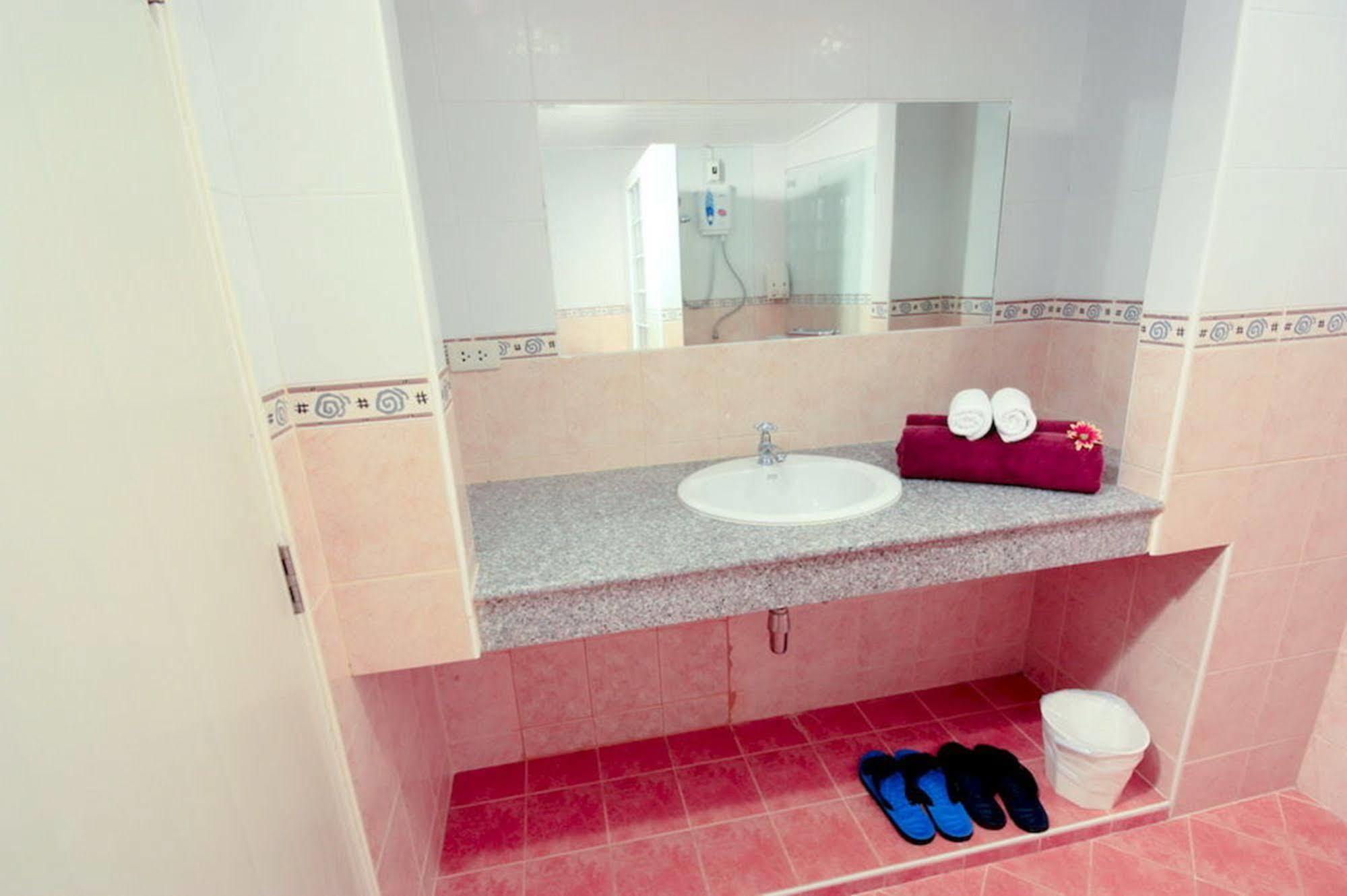 Kamala Sea View Apartment Екстериор снимка